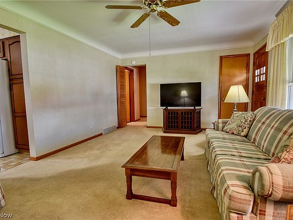 5th image of 31508 Ronald Dr