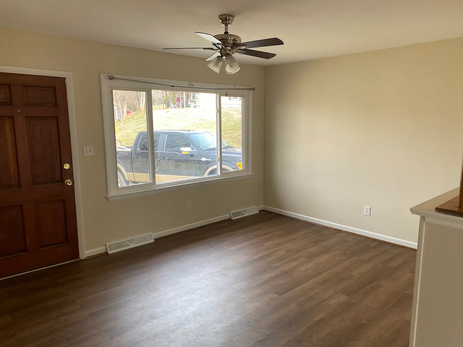 3 bed, 972 sqft, $1,600 — Photo 4