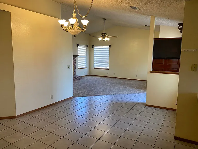2574 N Douty St — Photo 14
