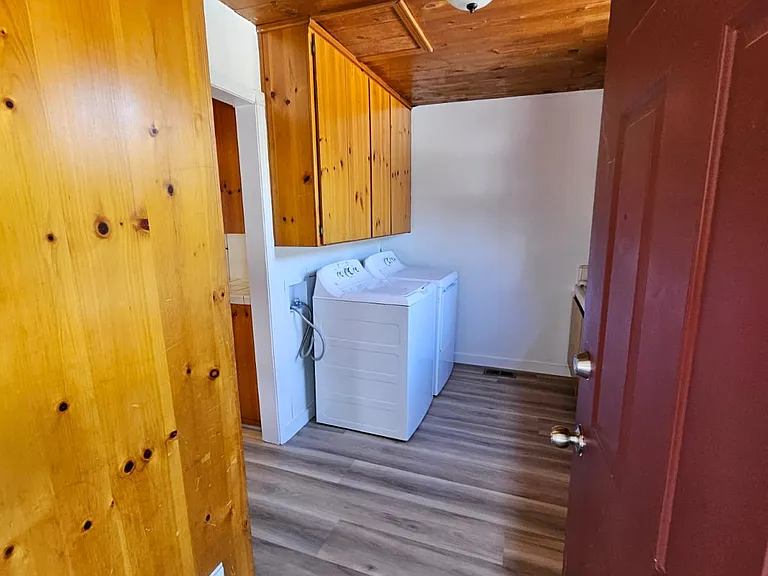 1155 Swanson Ln — Photo 13