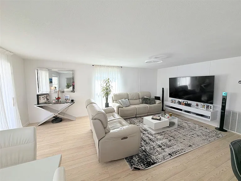 5221 SW 25th Ave — Photo 14