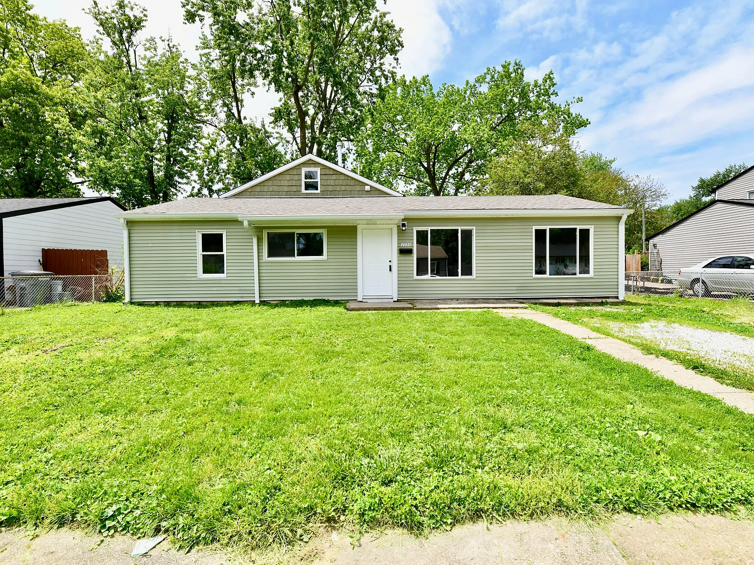 4 bed, 2.0 bath, 2480 sqft, $2,000 — Photo 4