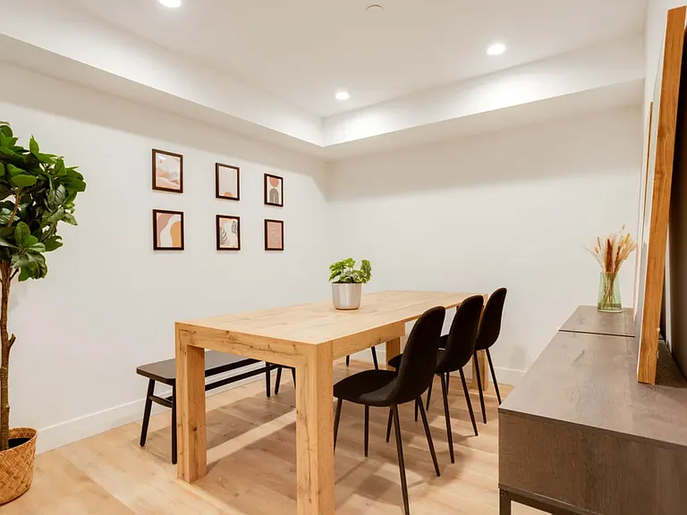 1224 W 37th Pl — Photo 5