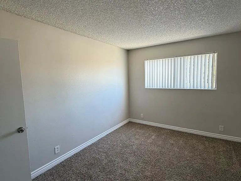 Cordova Apartments — Photo 14