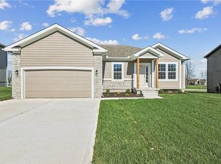 704 Summer Dawn Cir, Belton, MO 64012