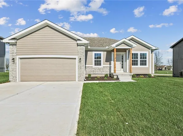 1307 SW Burns Cir, Oak Grove, MO 64075