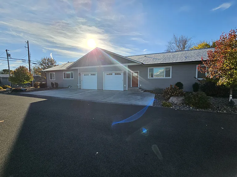 2904 N Greenwood St #B — Photo 5