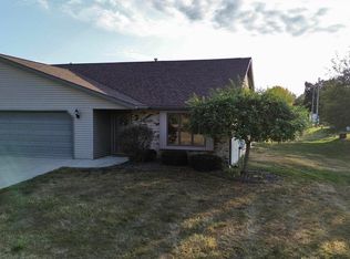 1625 Milnes Dr, Fulton, IL 61252