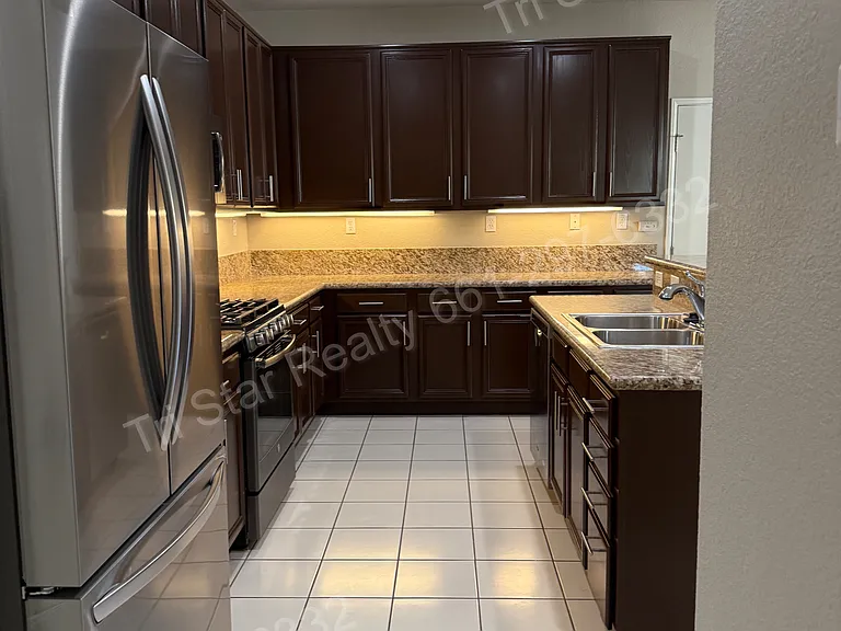 27350 Dearborn Dr — Photo 9