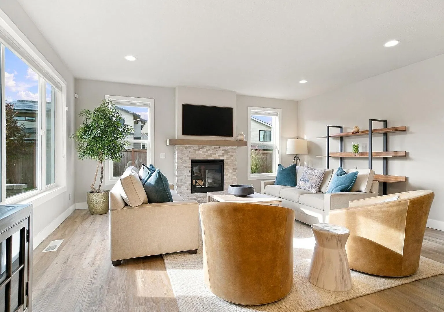 Beautifully Maintained Reeds Crossing Home with Tons of Upgrades Throughout!! — Photo 2
