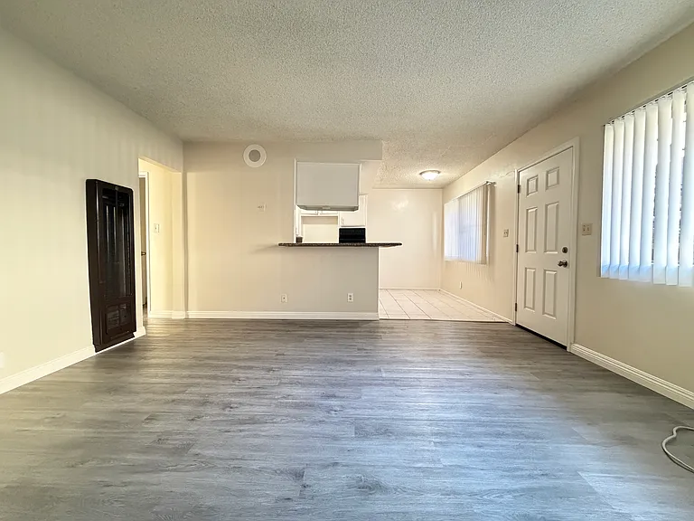 1104 S Marengo Ave #B — Photo 5