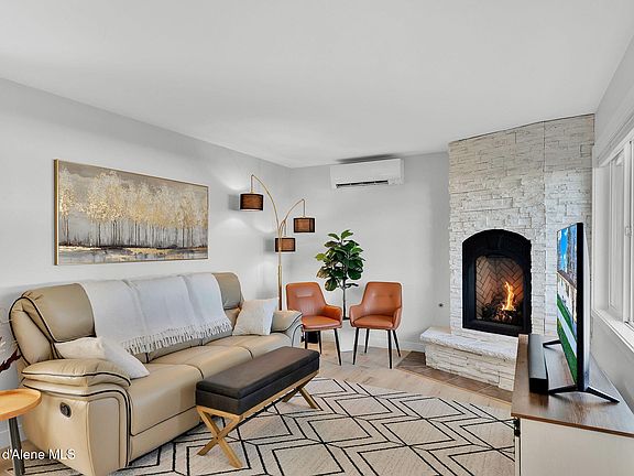 2nd image of 1810 W Honeysuckle Ave