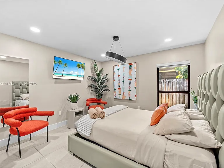 207 Holiday Dr — Photo 42
