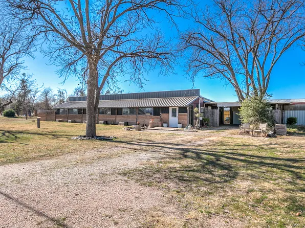 2024 Hutchings Ave, Ballinger, TX 76821
