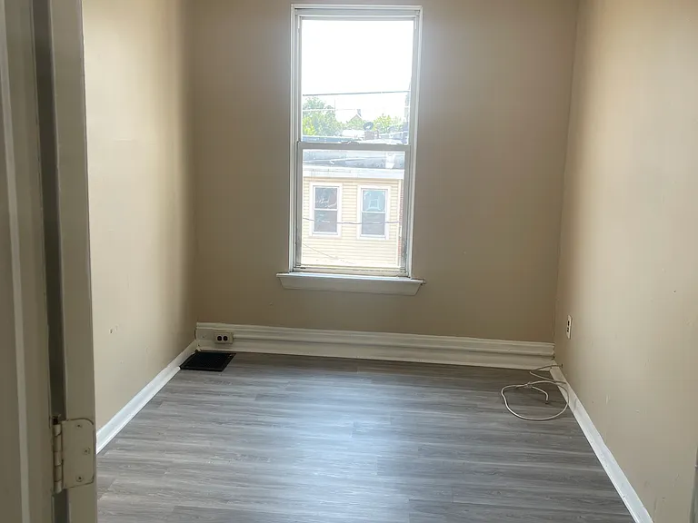 1135 Lancaster Ave #B — Photo 5