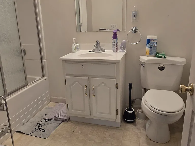 Fullbath at the basement
