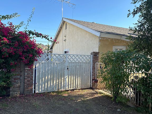 3rd image of 802 E Lemon Ave