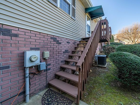 5th image of 805 Cambridgeshire Ct #805