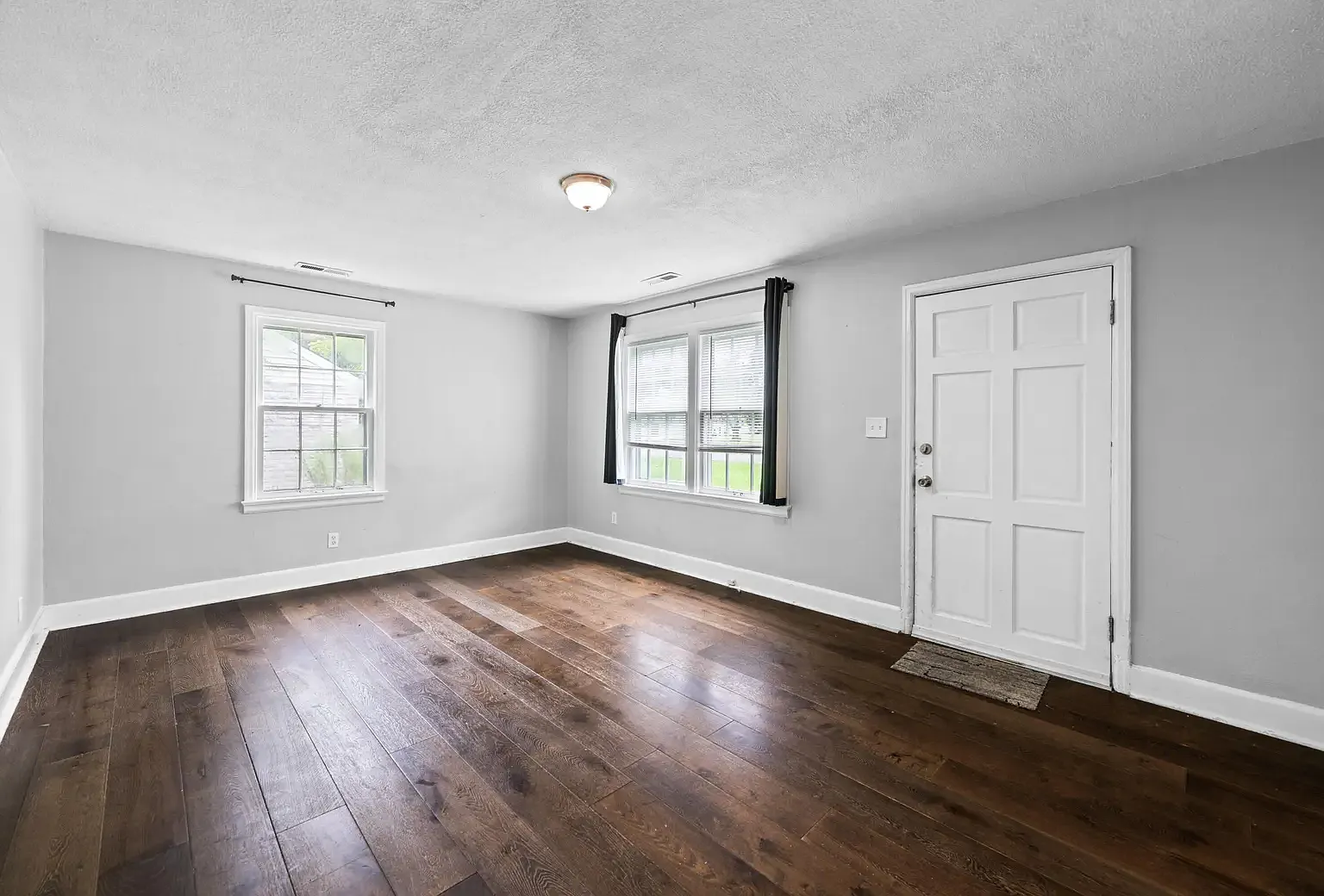 1508 Swope Dr — Photo 2