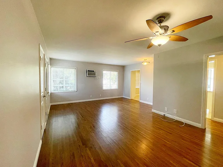 5736 Kester Ave — Photo 6