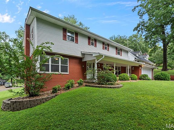 2nd image of 1930 Oak Hills Dr