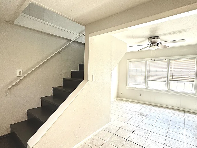 210 SW 21st Ave #D-1932 — Photo 8