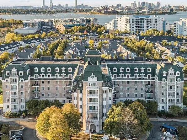 100 Marina Dr APT 310, Quincy, MA 02171
