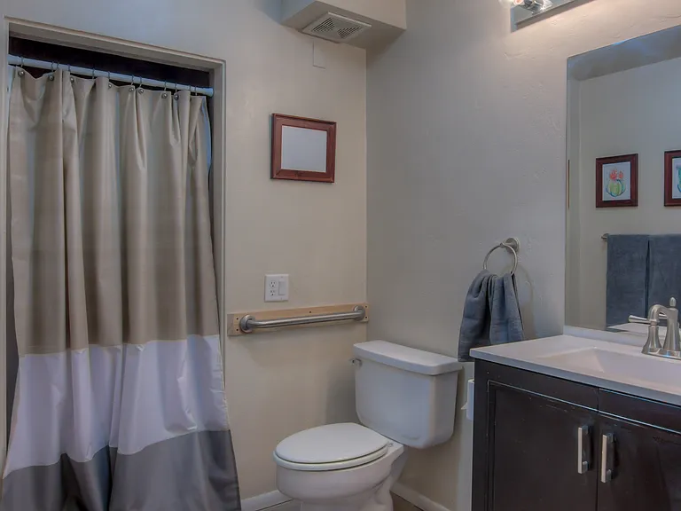 2625 E Prince Rd #B — Photo 22
