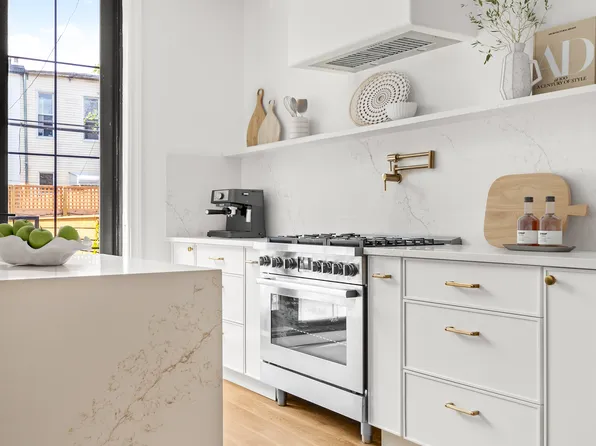 111 Harman Street image 4 of 11