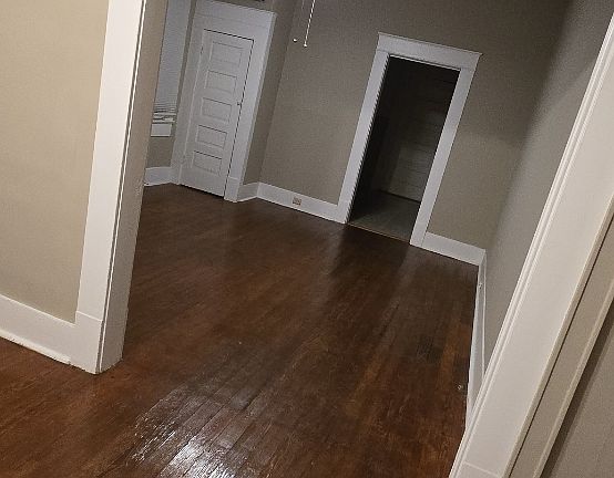 4th image of 207 Regina St