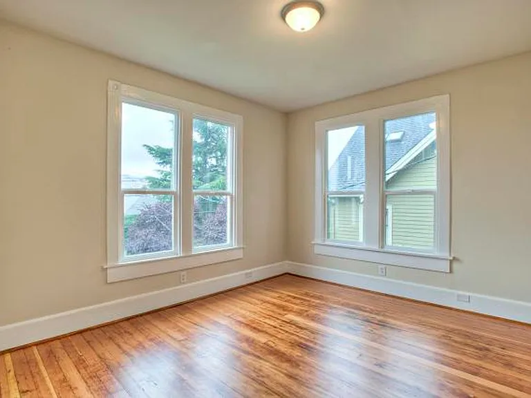 Top-Floor 3bed/1bath Duplex Unit in Cherry Hill! — Photo 4