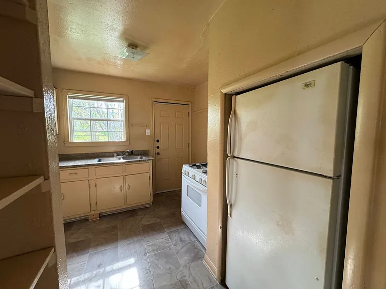 722 Sutton Dr — Photo 14