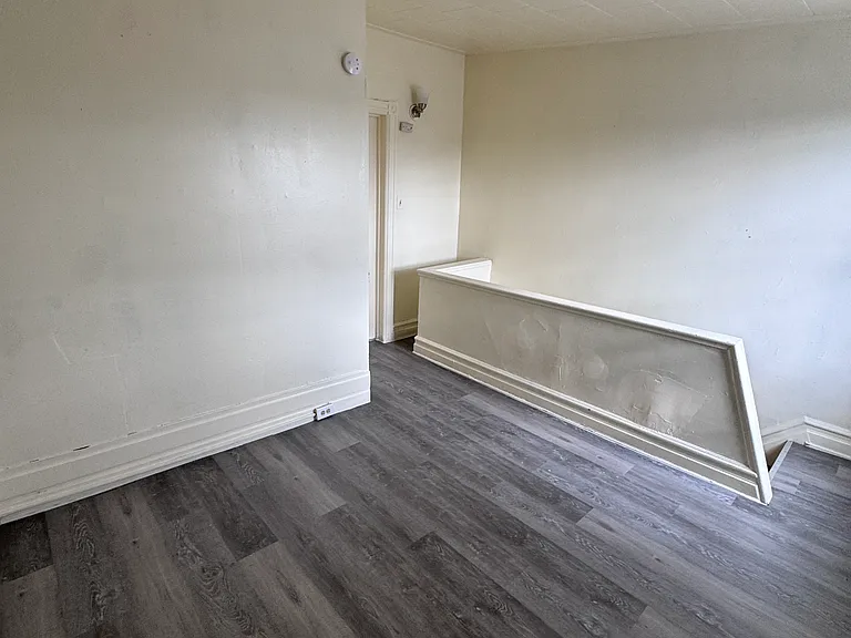 1330 W Liberty St — Photo 8