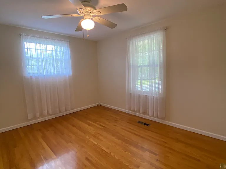 923 Greenhill Dr — Photo 32