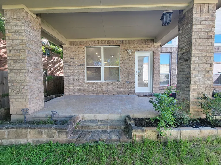 405 Darkwoods Dr — Photo 34