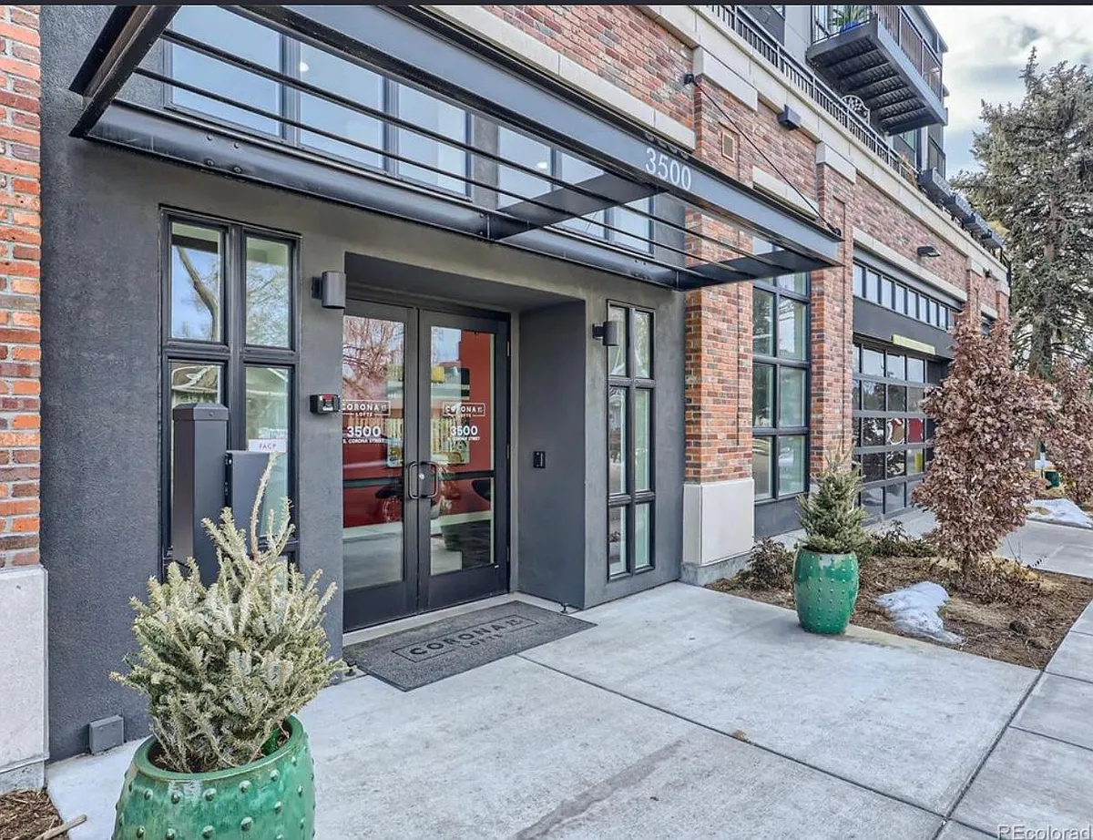 Building Photo - 3500 S Corona St #203