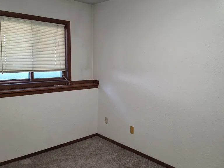 4601 E Clark St — Photo 6
