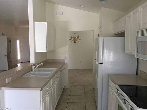 4th image of 10082 Oakhurst Way