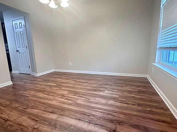 3rd image of 4104 Laurel Creek Dr