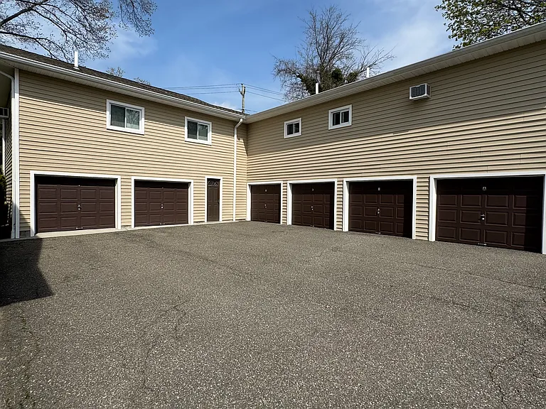 Gilbert Ave — Photo 2