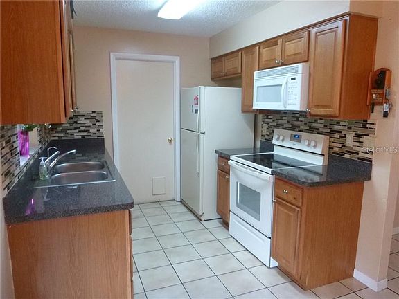 4th image of 805 E 127th Ave