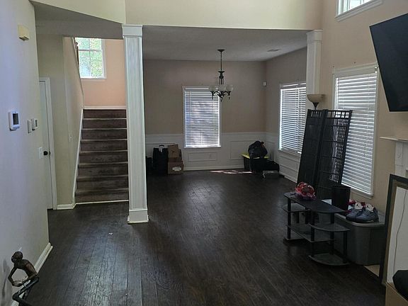 3rd image of 100 Fairbury Dr