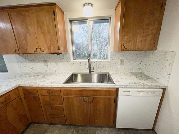 3rd image of 380 NW 11th Ct
