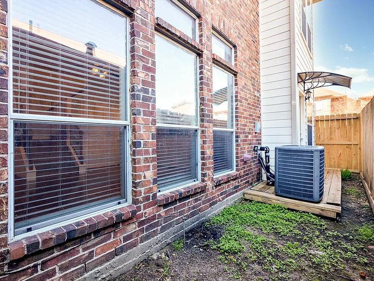 3414 Home St — Photo 15