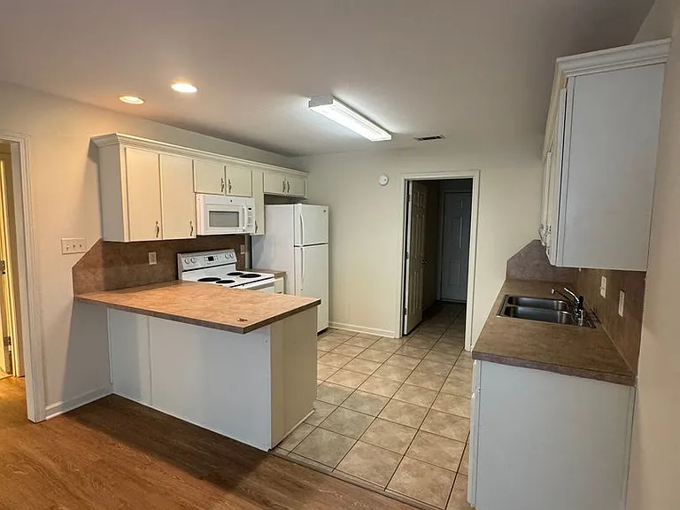 122 W Nipper St — Photo 11