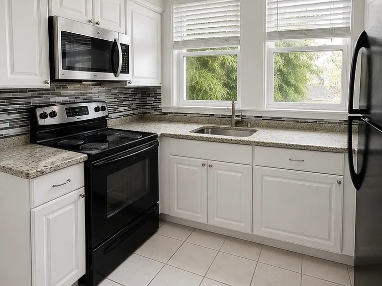 2517 W Palm Dr #4 — Photo 5