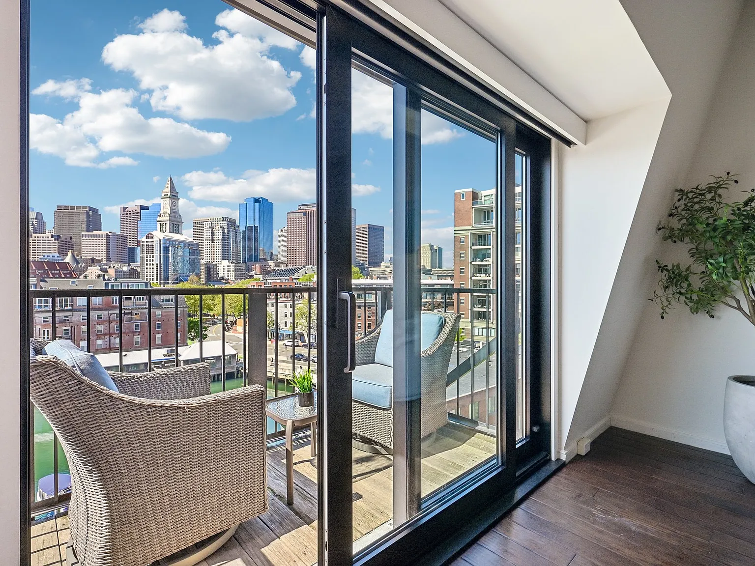 2 bed, 1150 sqft, $7,000 — Photo 2