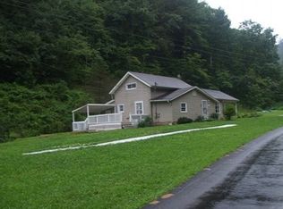 102 May Br, Raccoon, KY 41557