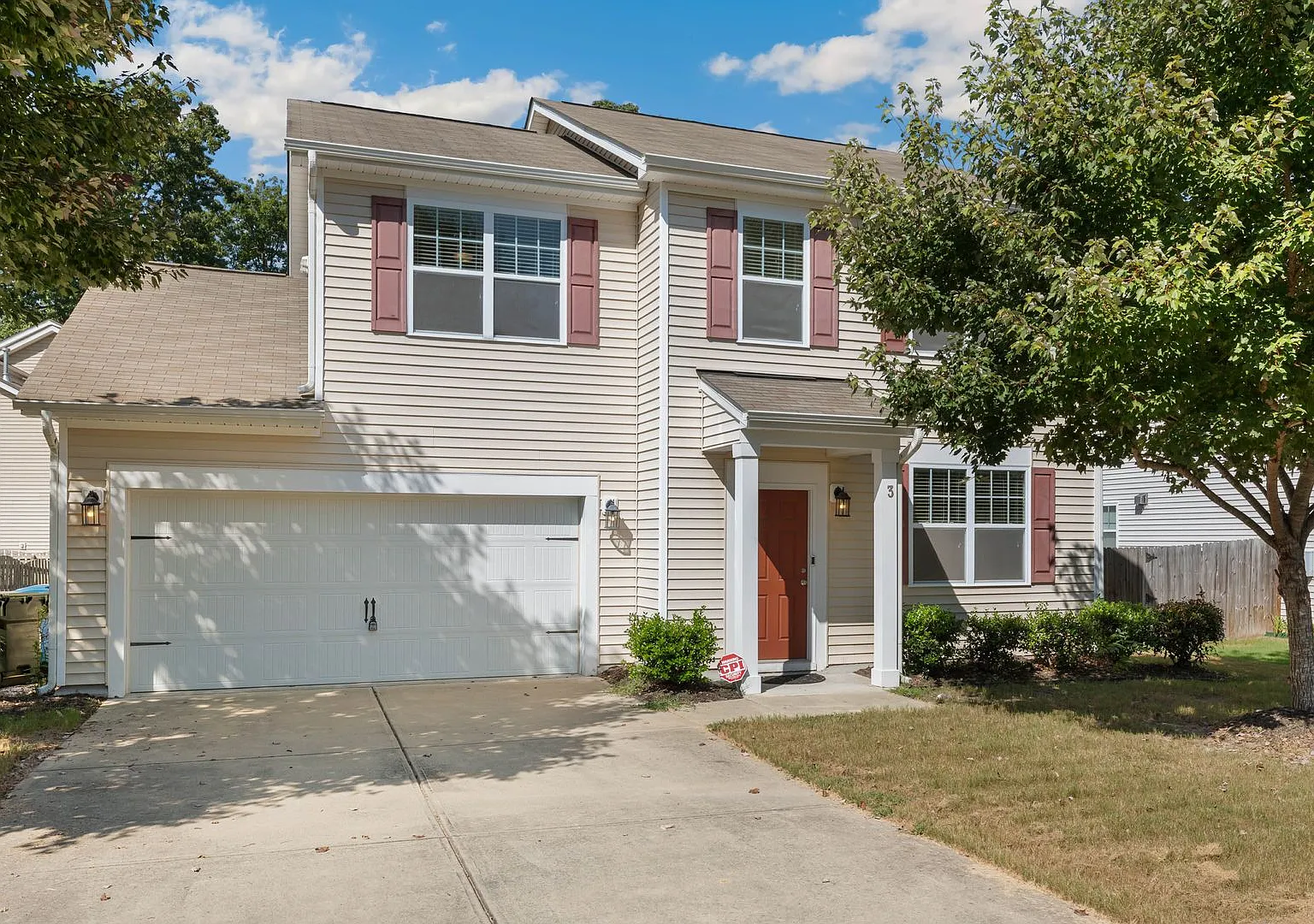 Spacious 5-bedroom home with a large backyard and two-car garage — Photo 1