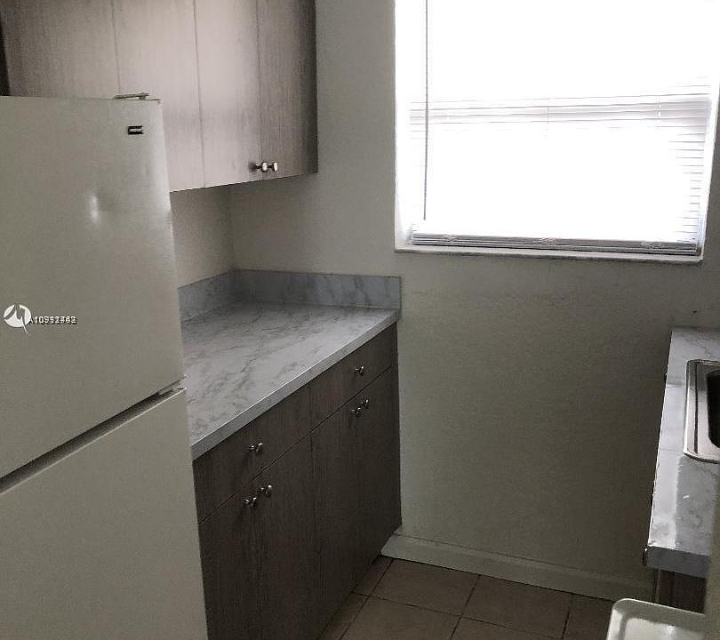 2nd image of 817 NW 10th St #2